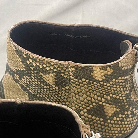 Dolce Vita Beautiful Embossed Snakeskin Leather Boots Women’s Size 6 - Picture 3 of 5